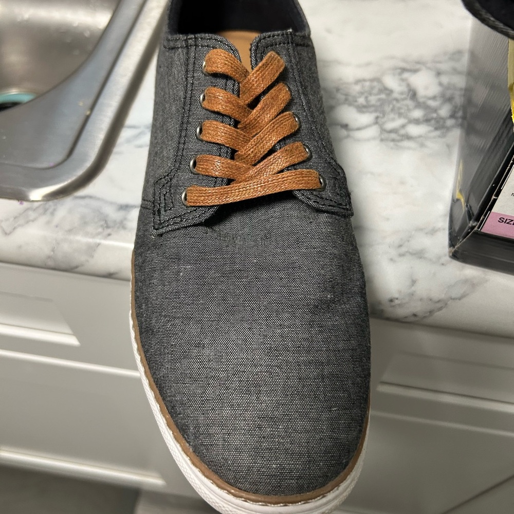 Steve Madden men’s lace cloth like shoes  size 9.5
